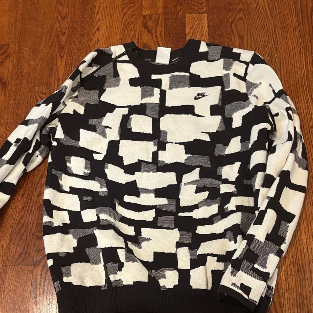 Nike Tech Pack Crewneck Sweater - Picture 2 of 3